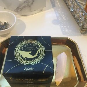 Esfolio: Black Caviar Hydrogel eye patches